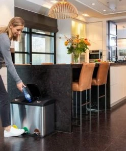 Groothandel ⌛ Homra STEPHS Afvalscheiding Prullenbak Met 3 Vakken - 3 X 15L Inhoud - Trio Pedaalemmer - 45 Liter - Vingerafdrukvrij - Vuilafstotend - Anti-slip - Hoogwaardig RVS - Duurzaam ABS Kunststof - RVS - Hygiënisch Recyclen - Afvalscheidingsprullenbak ???? -Yoshiko Shop 550x366 11