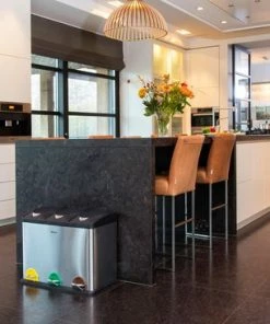 Groothandel ⌛ Homra STEPHS Afvalscheiding Prullenbak Met 3 Vakken - 3 X 15L Inhoud - Trio Pedaalemmer - 45 Liter - Vingerafdrukvrij - Vuilafstotend - Anti-slip - Hoogwaardig RVS - Duurzaam ABS Kunststof - RVS - Hygiënisch Recyclen - Afvalscheidingsprullenbak ???? -Yoshiko Shop 550x366 9