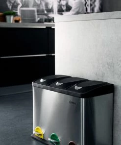 Groothandel ⌛ Homra STEPHS Afvalscheiding Prullenbak Met 3 Vakken - 3 X 15L Inhoud - Trio Pedaalemmer - 45 Liter - Vingerafdrukvrij - Vuilafstotend - Anti-slip - Hoogwaardig RVS - Duurzaam ABS Kunststof - RVS - Hygiënisch Recyclen - Afvalscheidingsprullenbak ???? -Yoshiko Shop 550x825